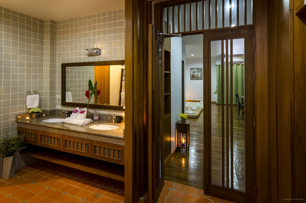 Ruam Mitr bathroom with mirror and glass door to the room